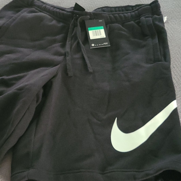 Nwt nike shorts - Picture 3 of 4